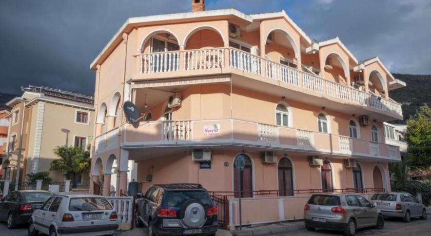 Sara Guest house *